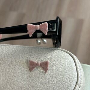 1 Pink velvet bow clip on sunglasses